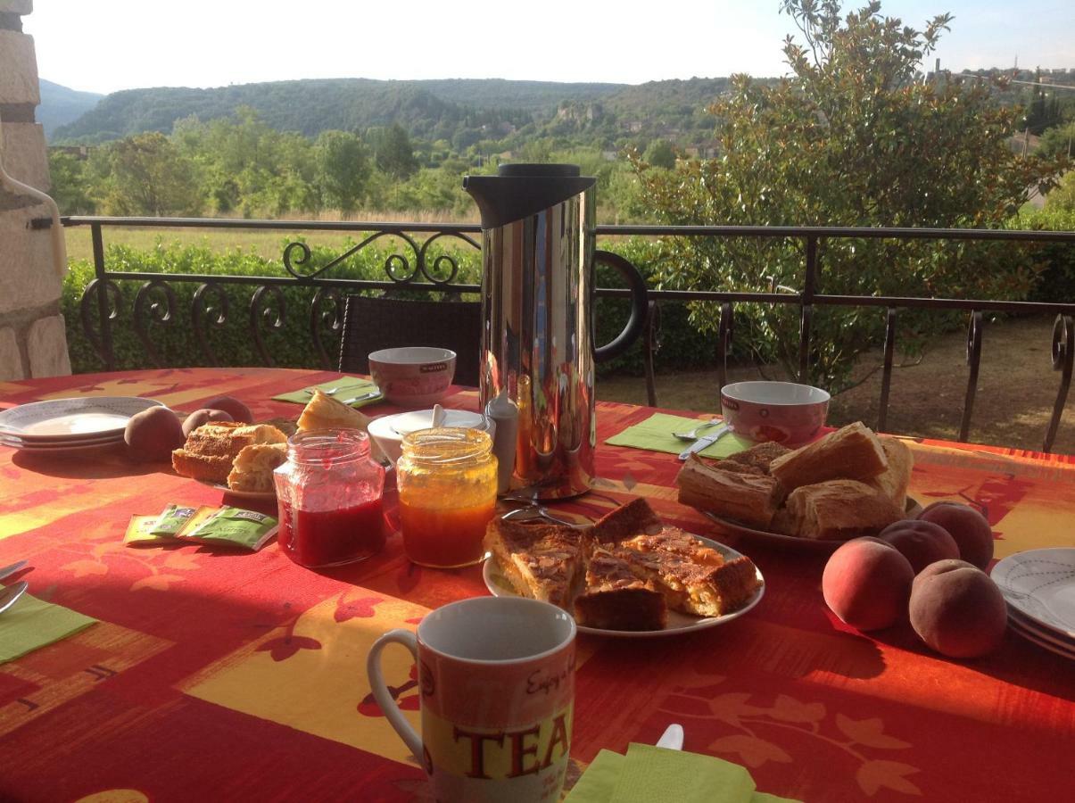 Au Mas Des Graviers Bed & Breakfast Salavas Eksteriør bilde