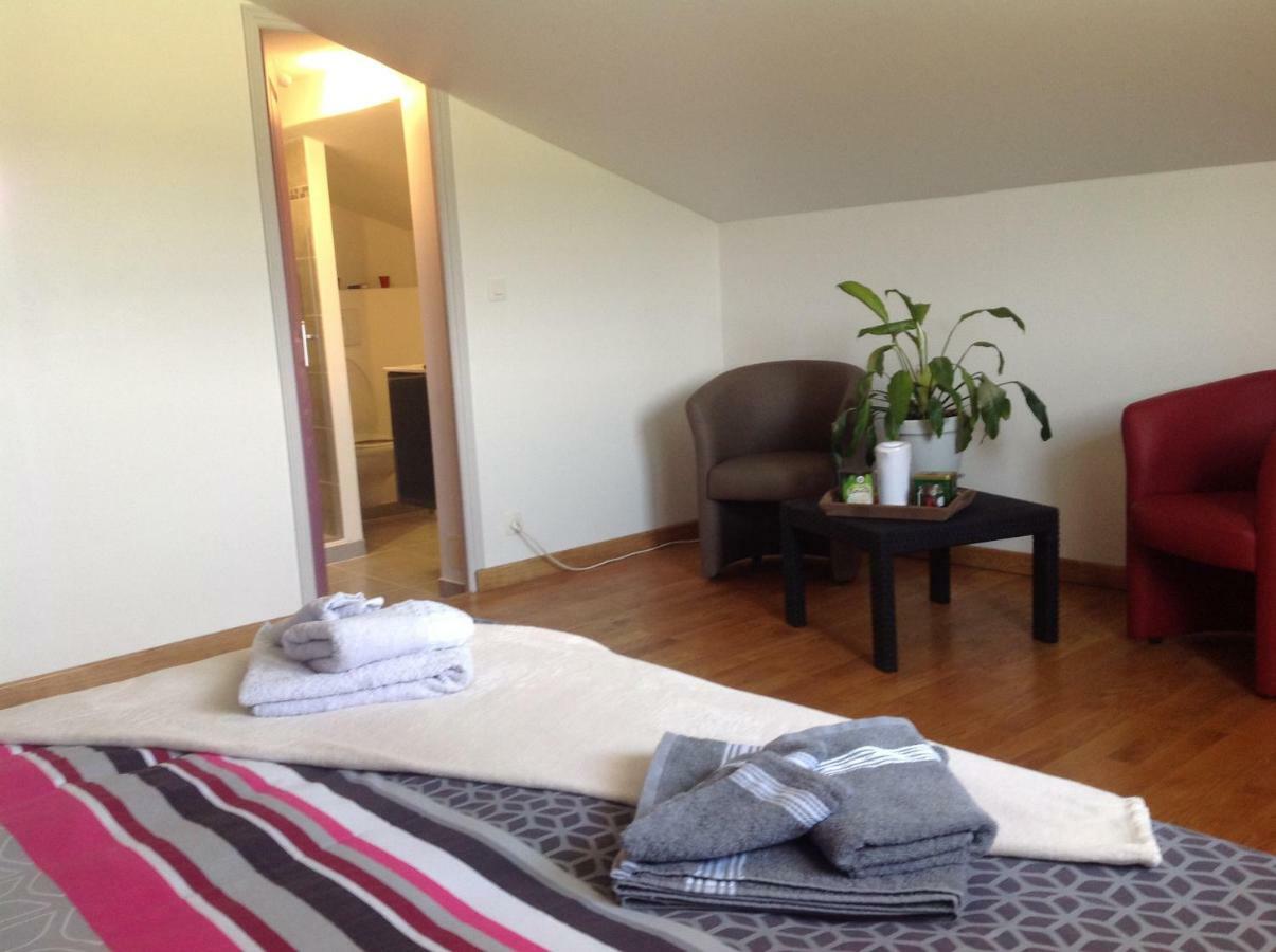 Au Mas Des Graviers Bed & Breakfast Salavas Eksteriør bilde