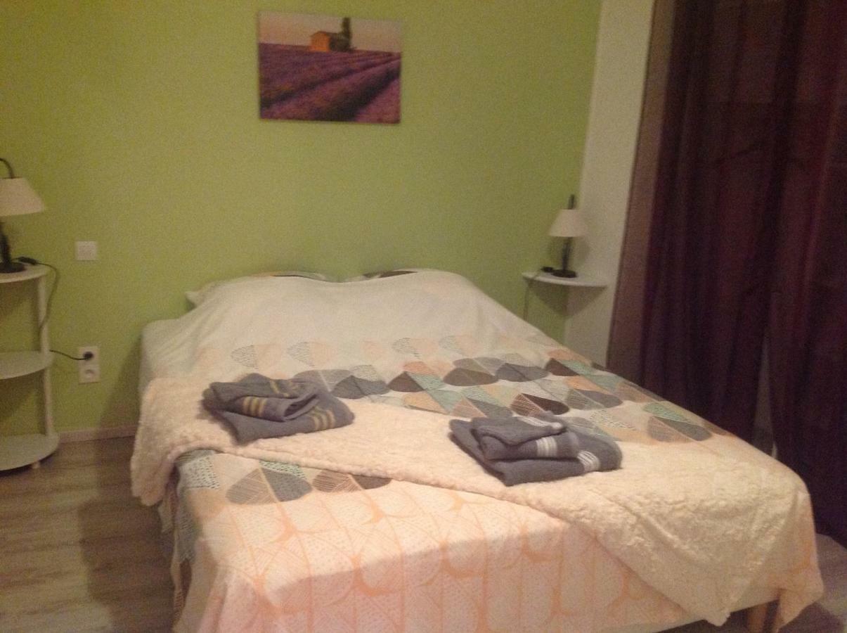 Au Mas Des Graviers Bed & Breakfast Salavas Eksteriør bilde