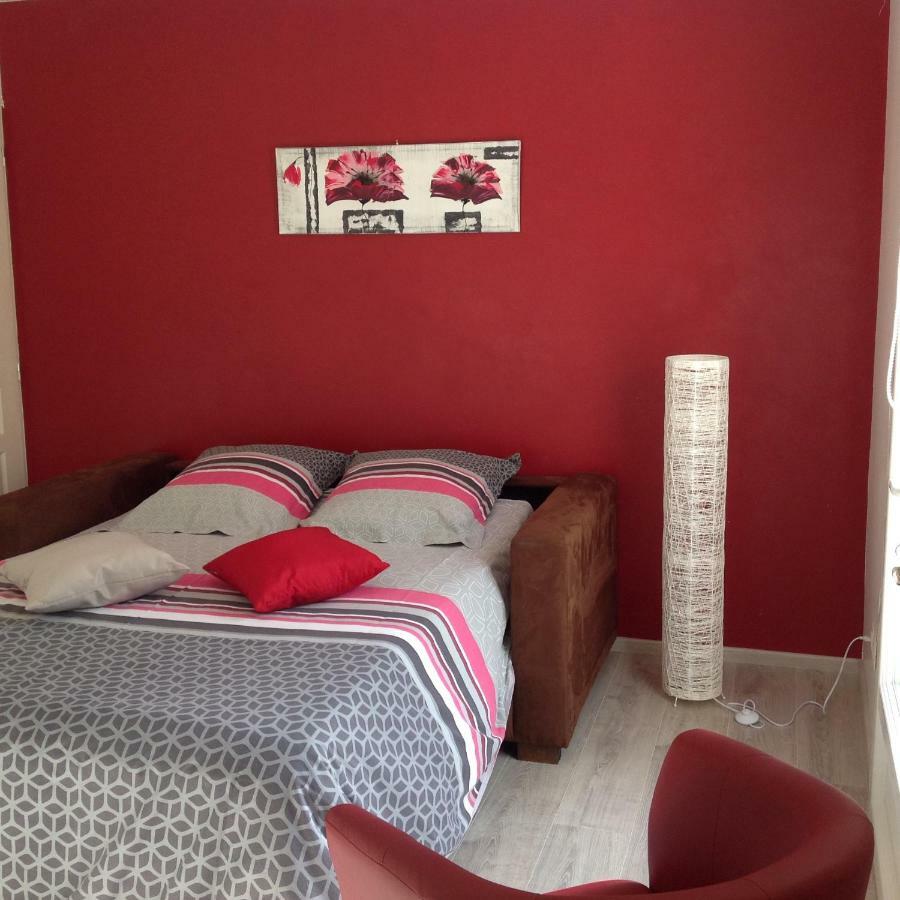 Au Mas Des Graviers Bed & Breakfast Salavas Eksteriør bilde